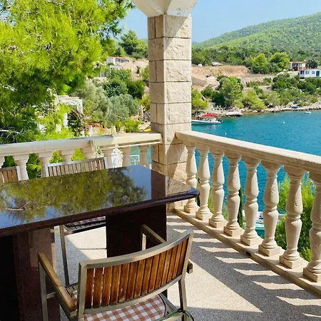 Apartment Seaside With A Swimming Pool Cove Pribinja, Hvar - 24171 *