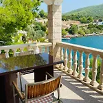 Apartman Seaside With A Swimming Pool Cove Pribinja, Hvar - 24171 *