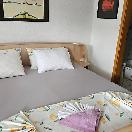 Apartman Seaside With A Swimming Pool Cove Pribinja, Hvar - 24171 *