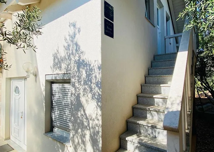 Apartamento Seaside With A Swimming Pool Cove Pribinja, Hvar - 24171 *