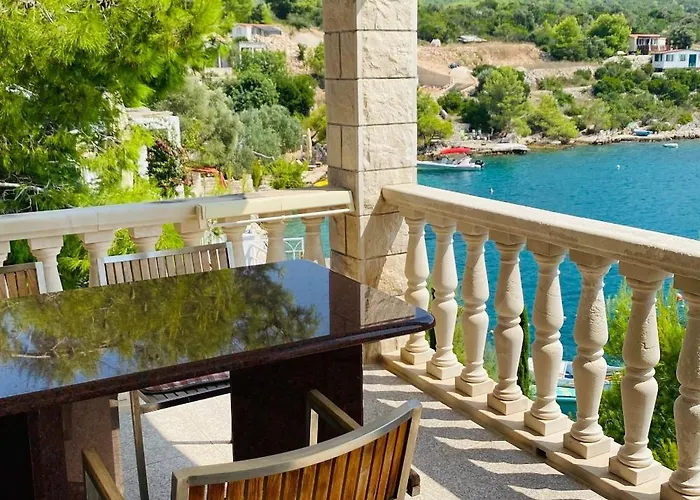 Apartamento Seaside With A Swimming Pool Cove Pribinja, Hvar - 24171 *